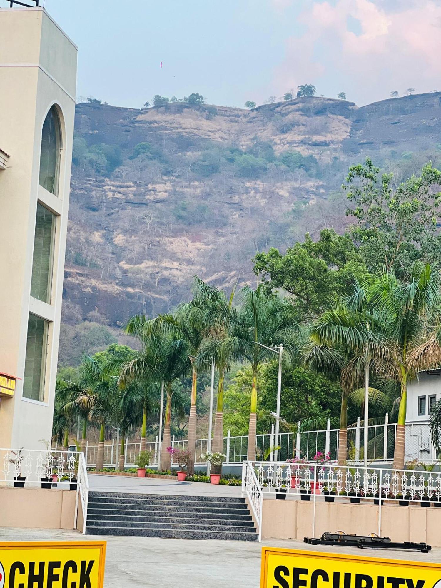 The Grand Leela Resort コーポリ エクステリア 写真