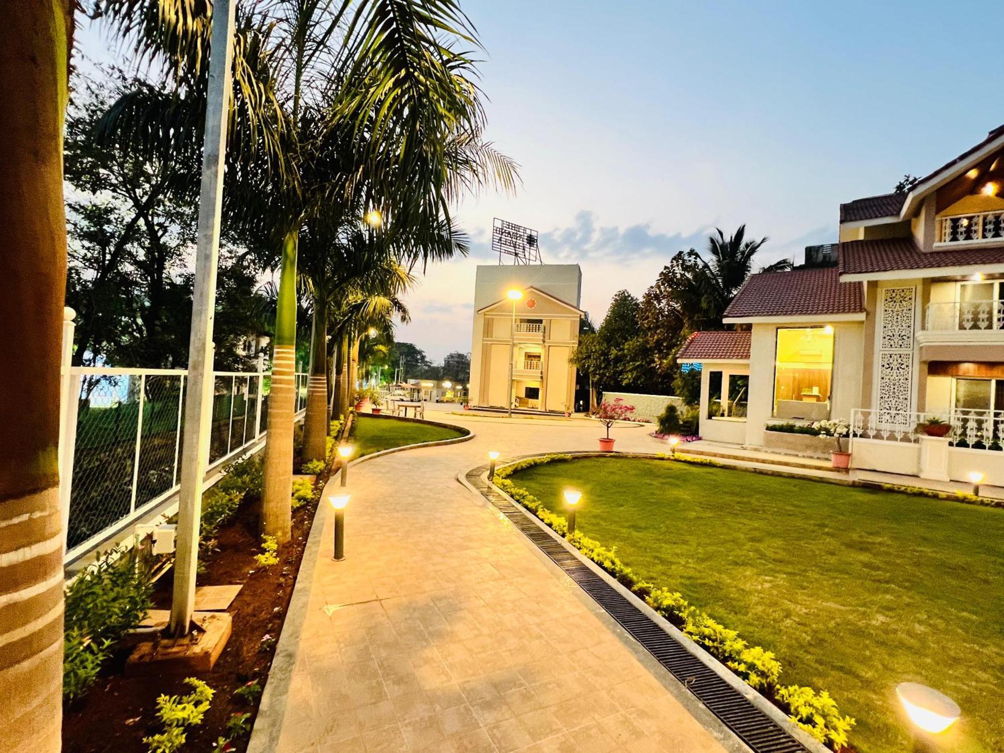 The Grand Leela Resort コーポリ エクステリア 写真